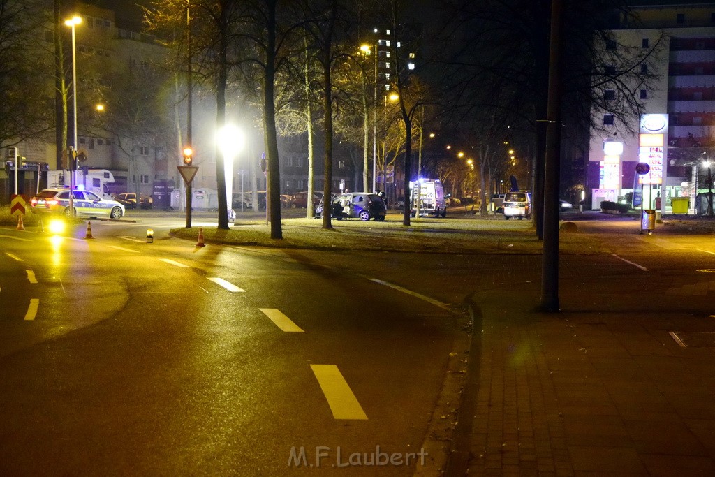 VU PKW Baum Koeln Deutz Deutz Kalkerstr P72.JPG - Miklos Laubert